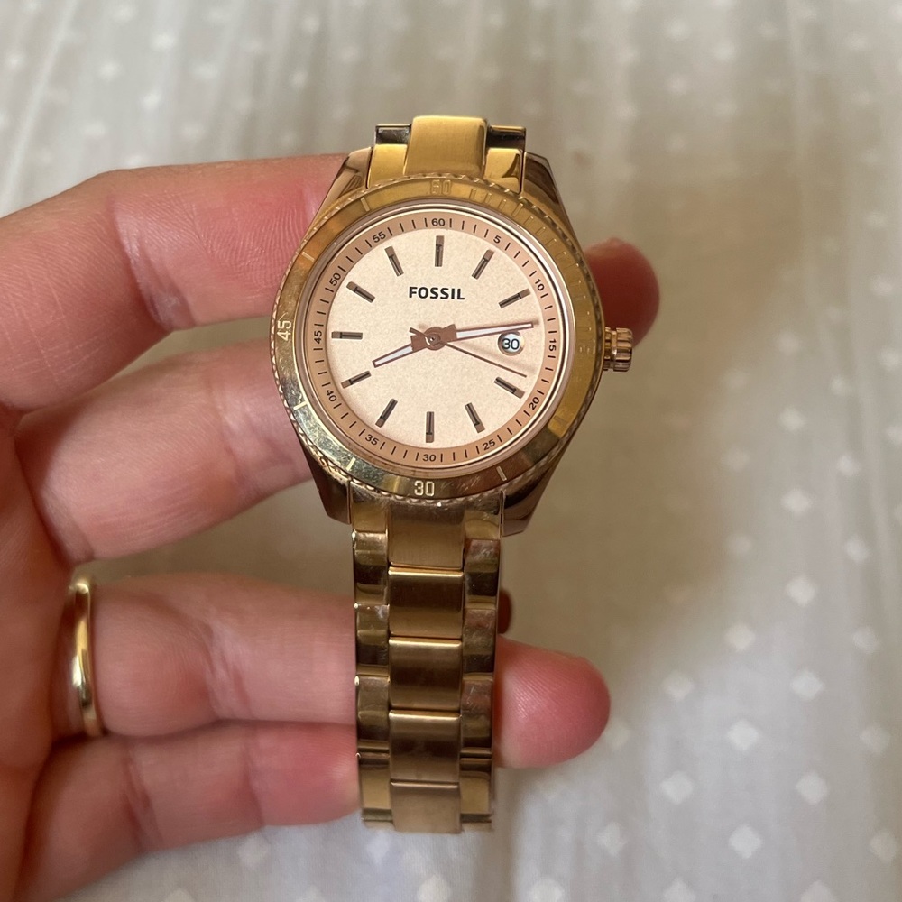 Rose gold fossil watch